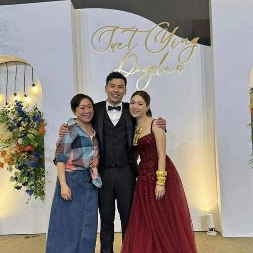 “祖红”结婚了,没想到妹妹不仅和王祖蓝长得像,名字也很接近