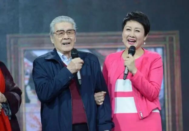 张凯丽的丈夫曝光,藏了24年终于藏不住了,竟然是大家熟悉的他!