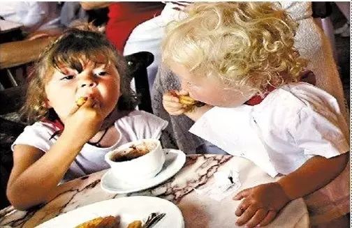 “月光族”_月光族是什么意思啊_月光族是什么意思网络语