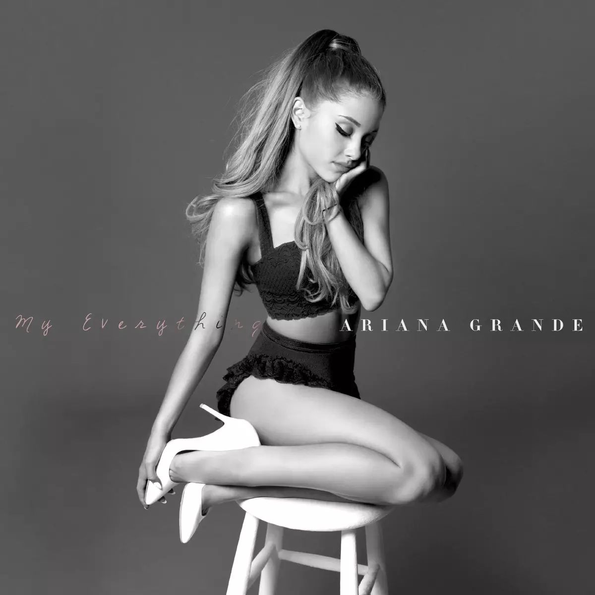 笑翻!Ariana Grande勇闯《美国恐怖故事》主题鬼屋实录!