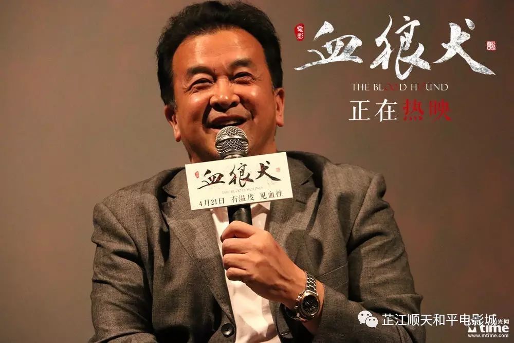 黄宏:我是第一个与狼握手的中国演员 《血狼犬》首映 主创为原创动物题材求排片