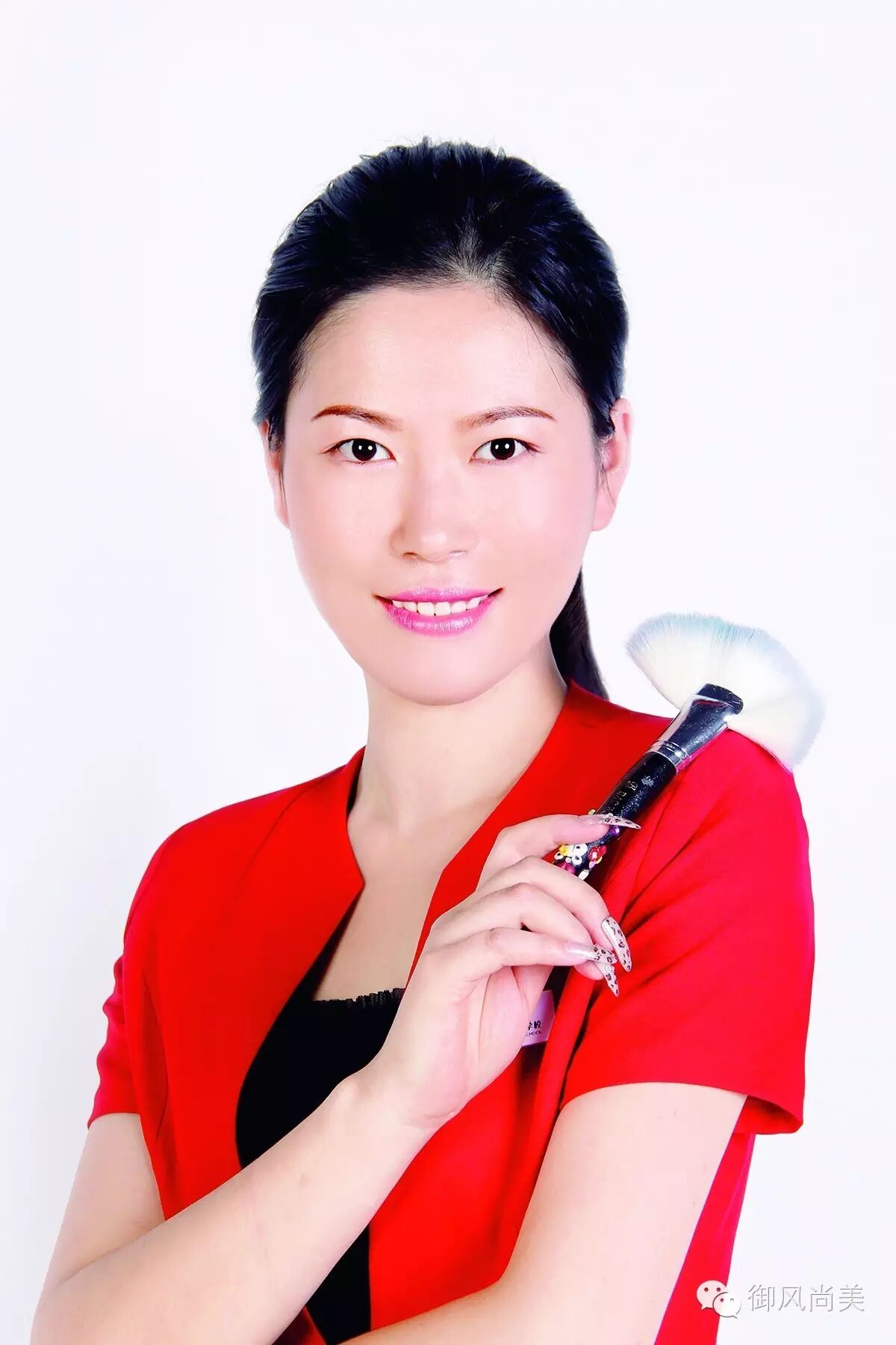 夜里盛开的黑色妖姬