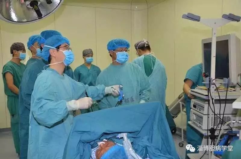 北大医疗淄博医院胆病中心成功实施全腹腔镜左半肝切除术