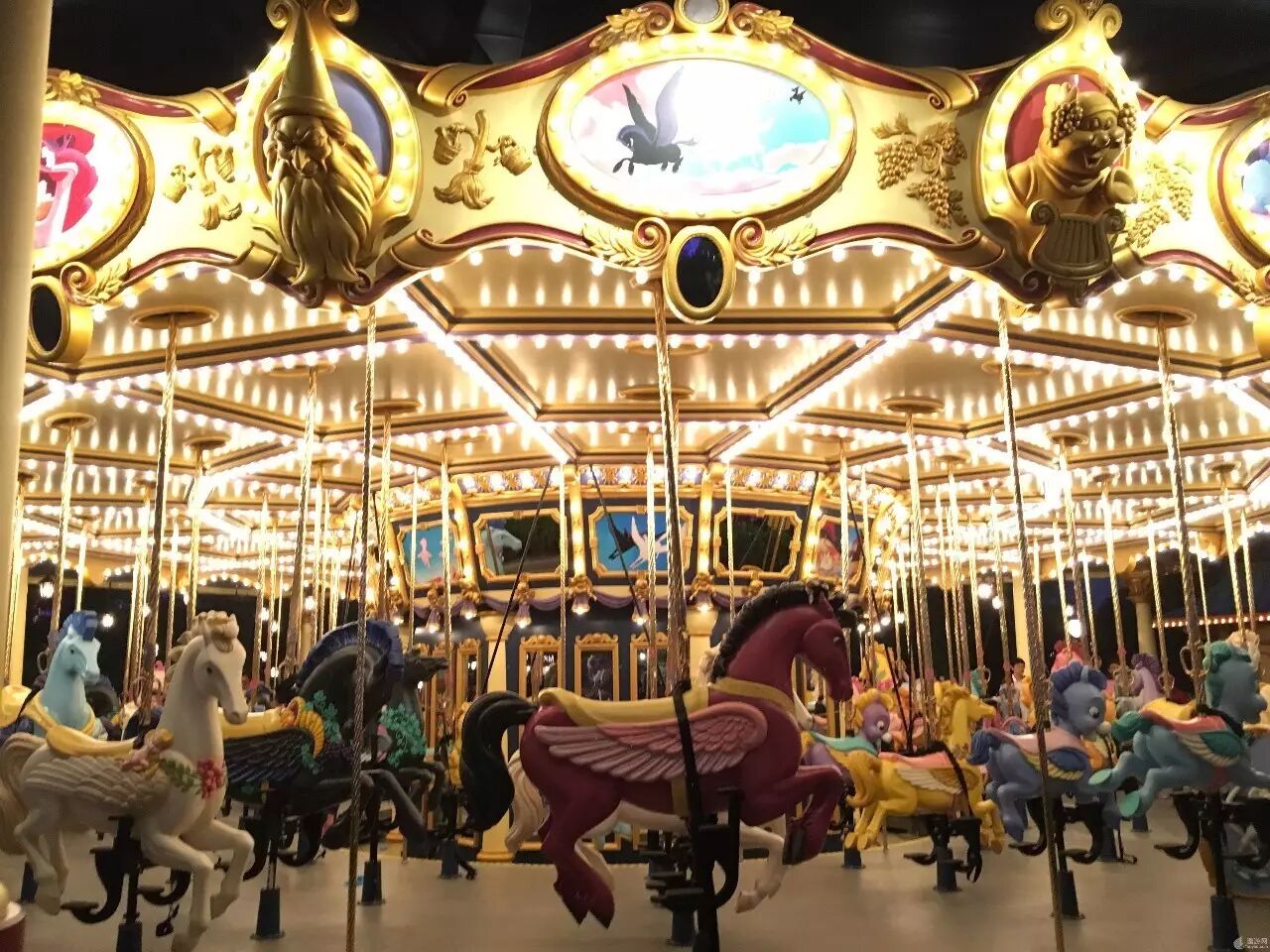 旋转木马的历史(附上海及全球著名旋转木马)