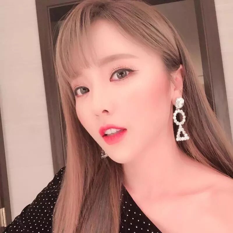 洪真英通过SNS回覆恶评:「脑袋很大所以抱歉了&hellip;问了医院没法手术能怎么办」