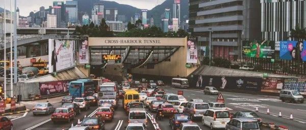 香港移民满7年后不在香港常住，还能拿永居身份吗？