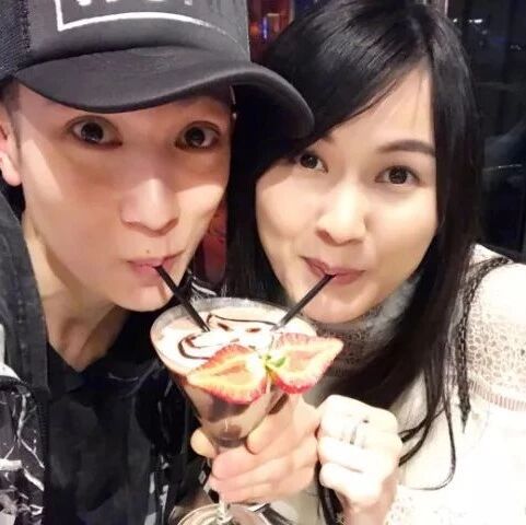 吴尊甜蜜告白老婆,尊嫂正面照首次曝光!这段爱情腻了22年