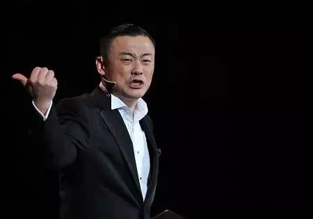 惊曝周立波美国被捕！网友:监狱风云终于有了主持