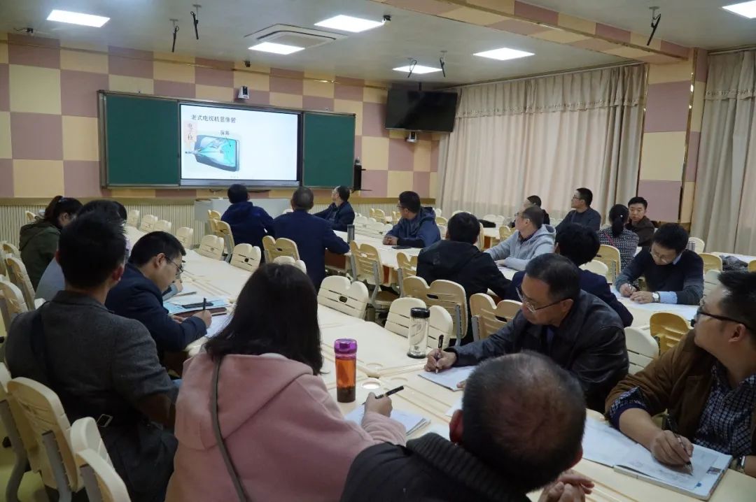 绵阳中学尹建国老师被评为绵阳市首批名师鼎兴工作室领衔人