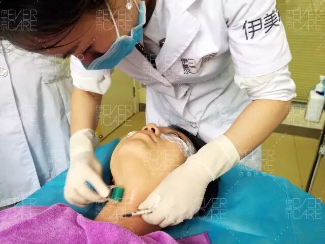 美颜微针治疗颈纹过程中