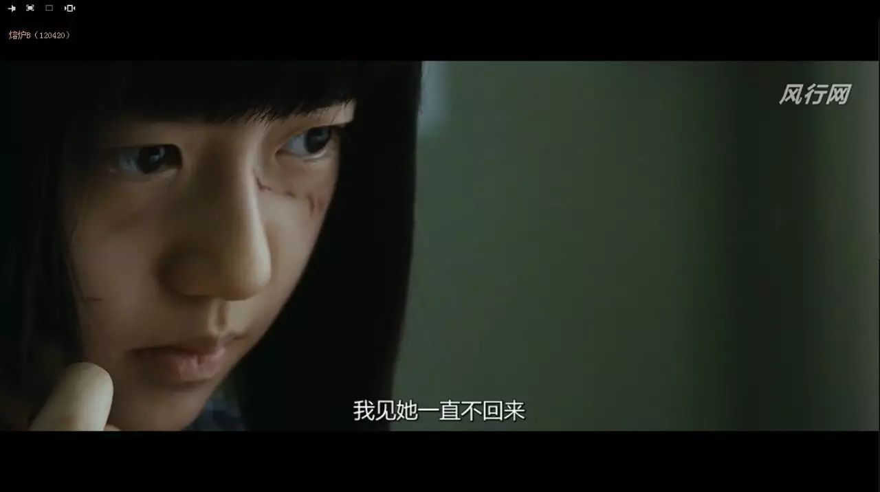 演妍斗的小女孩是《来自星星的你》里面的少年千颂伊,看完《熔炉》