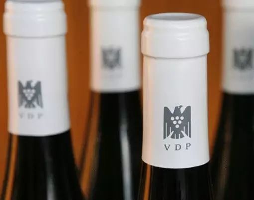 各国葡萄酒瓶上这些标志都代表啥？你晓得不？