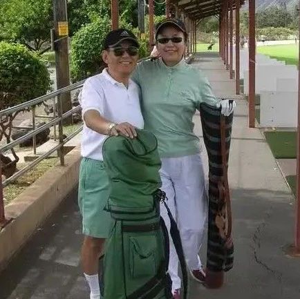 吕丽萍穿运动装也不减龄,毕竟60岁了,身材臃肿不堪也嫩不了啊!