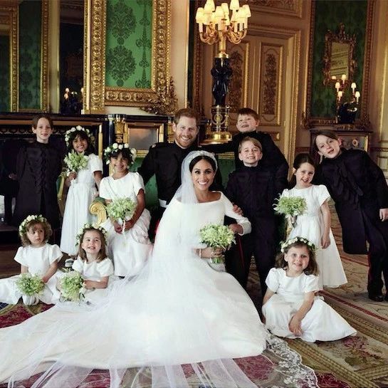 英国哈里王子大婚,婚礼摄影师竟也是一位帅气王子?