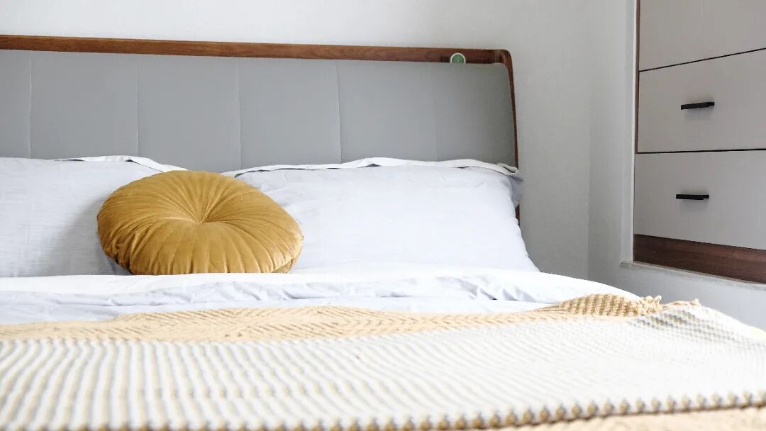 卧室刷大白墙，这家太惊艳了！_22