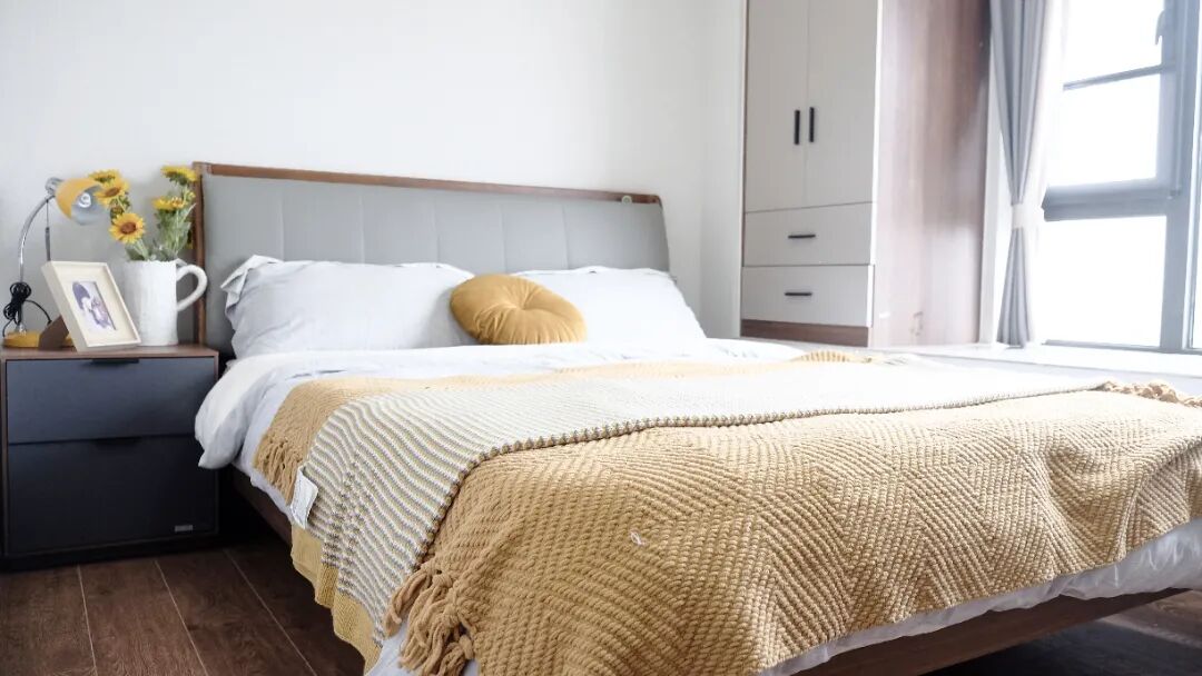 卧室刷大白墙，这家太惊艳了！_24