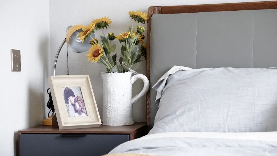 卧室刷大白墙，这家太惊艳了！_23