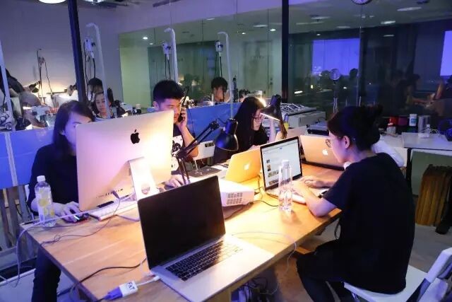 ai渐变色怎么调自己想要的颜色_ai怎么整体变色_ai部分字体变色