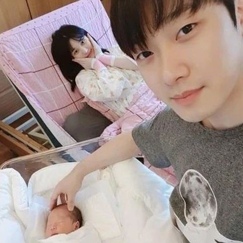 5个月前升级当爸妈!FTISLAND崔敏焕与金律喜今日举办非公开婚礼