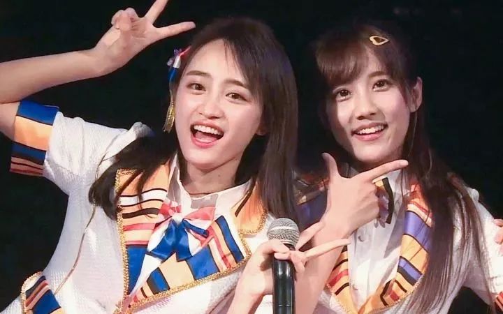 SNH48的李艺彤和黄婷婷现场版《人鱼》真好听