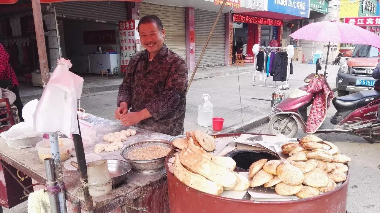 27年前,天门岳口这家猪油饼只卖1毛5一个,如今.