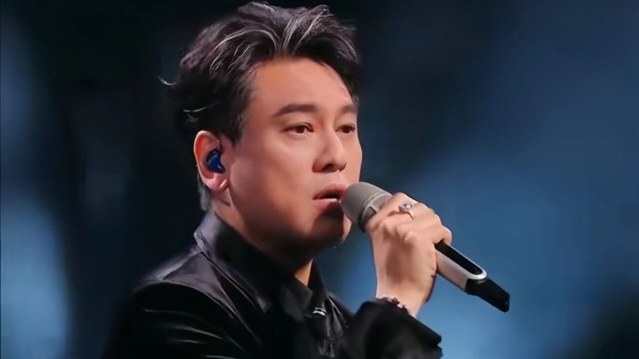 朱孝天孤身现身大亚湾演唱会,更显深情!赞