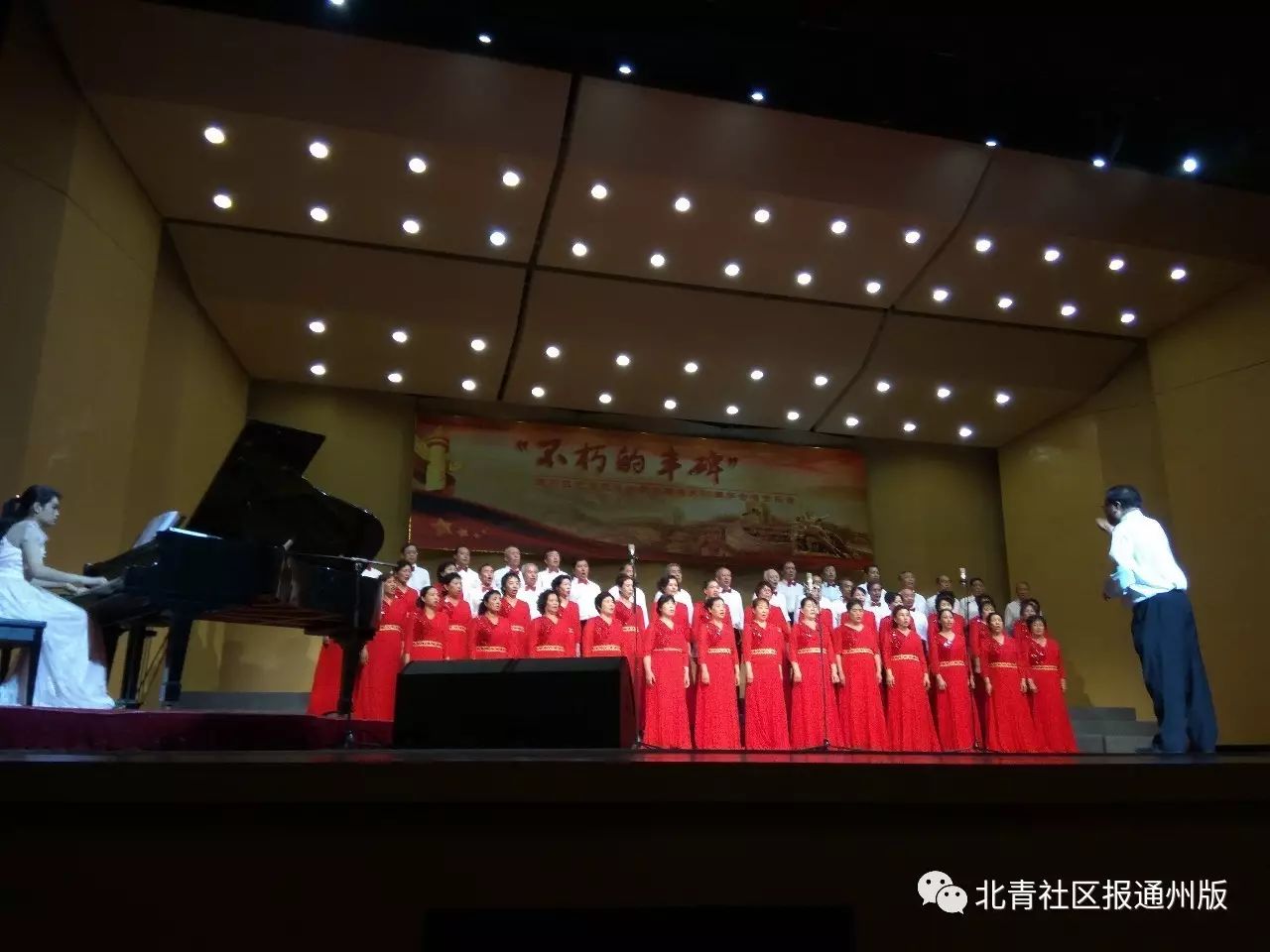 钢琴伴奏:李琪 六,梨园镇 指挥:寇恒胜 钢琴伴奏:赵瑜 歌曲《保卫黄河