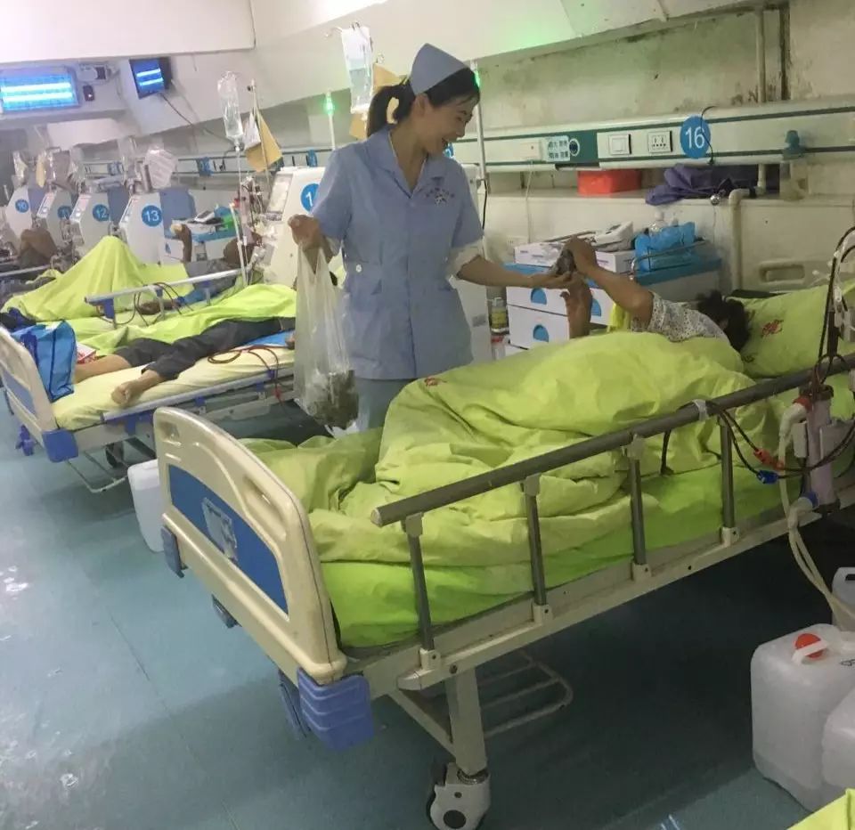 端午送温情 病房飘粽香--华山医院为住院病友及孕产妇