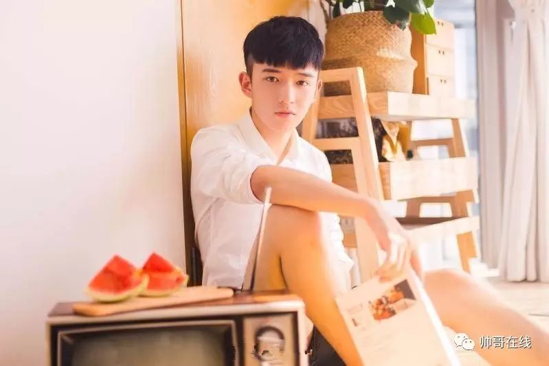帅哥∣00后小鲜肉的炫彩夏日 干净颜值清新可爱