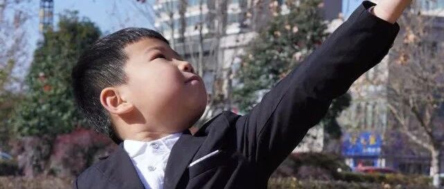 【开封好少年】 本期节目:《王嘉禾的vlog》本期小明星:【王嘉禾】