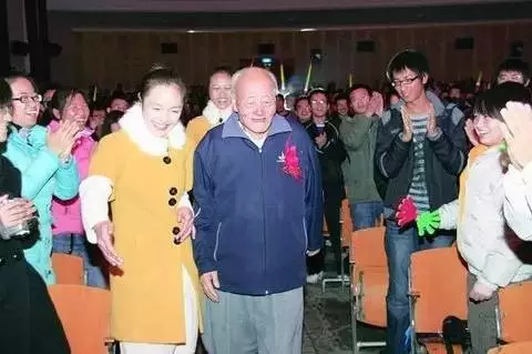 钱伯初:与复旦的周世勋、北大的曾谨言合称“中国量子力学三剑客” 钱伯初:与复旦的周世勋、北大的曾谨言合称“中国量子力学三剑客”