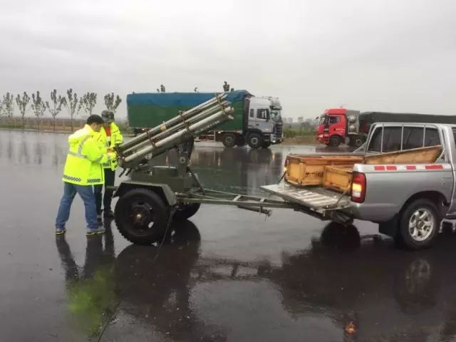 3门火箭炮共发射了6枚炮弹,合肥今天成功人工降雨,气温猛降至26℃!