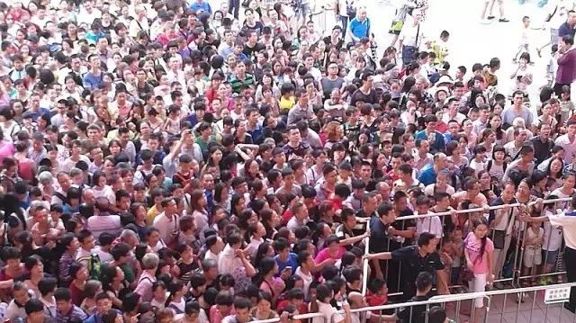 假期第一天,蚌埠这里大早上就排满了人人人人人...