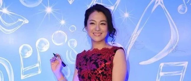 沈傲君,一个名字没作品火的女星,43岁仍眉里藏珠、韵味十足!