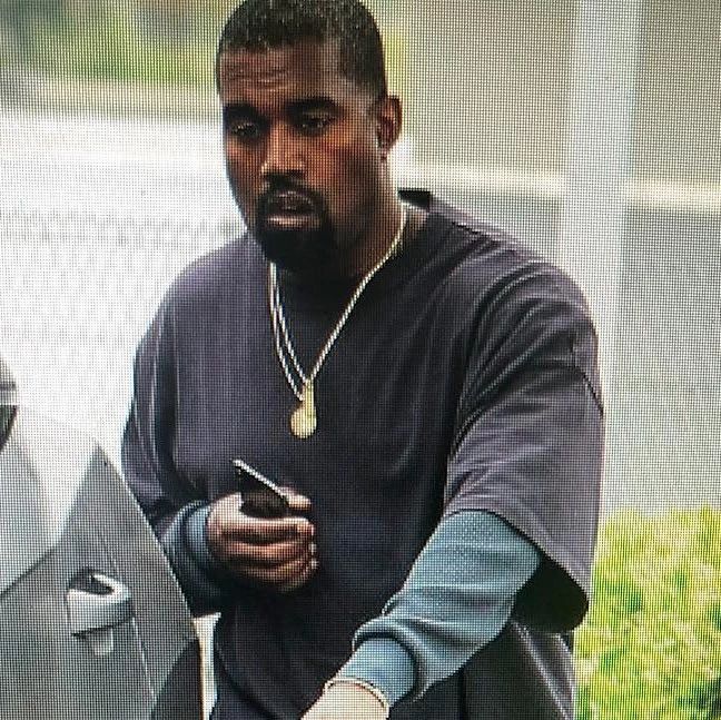 鞋狗:Kanye West亲自上脚,全新＂Yeezy赤足＂鞋款实物已曝光?