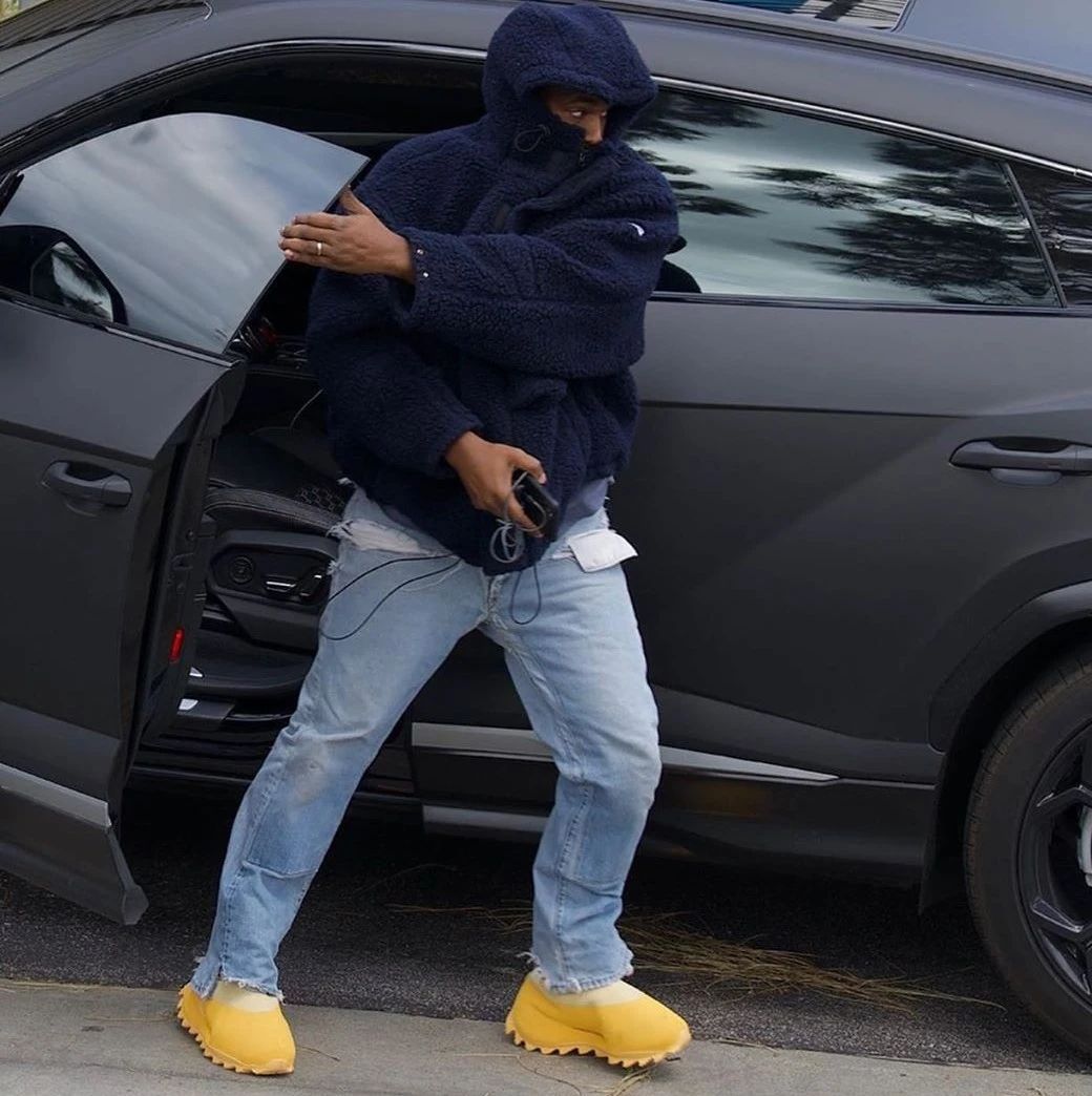 Kanye West上脚曝光:Yeezy又出现一款全新鞋型,难顶啊!