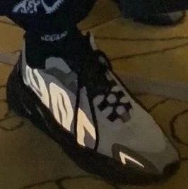 Kanye West亲自曝光Yeezy 700 全新＂反光VX＂款式,附实物图!