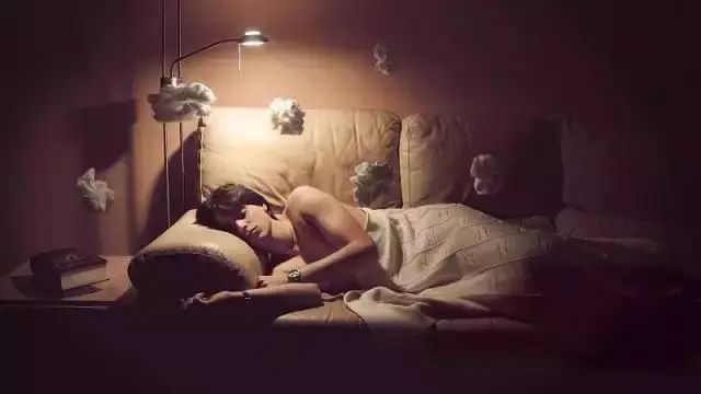 睡觉时有4种异常，说明脑血管堵塞严重，记好4个字