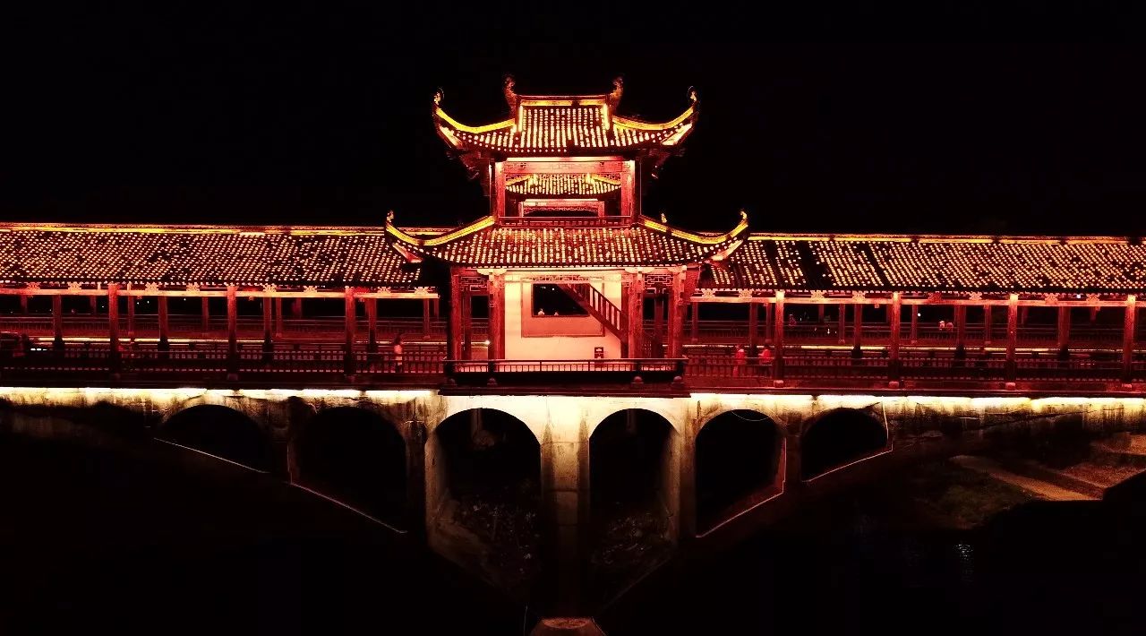 江西婺源 — 在夜色中景观桥!