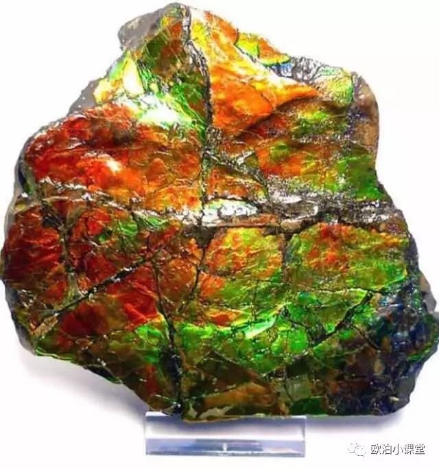 斑彩石--加拿大国石,一种有美丽变彩效应的螺化石.
