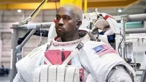 我想Kanye也比不过NASA懂潮流时尚了...