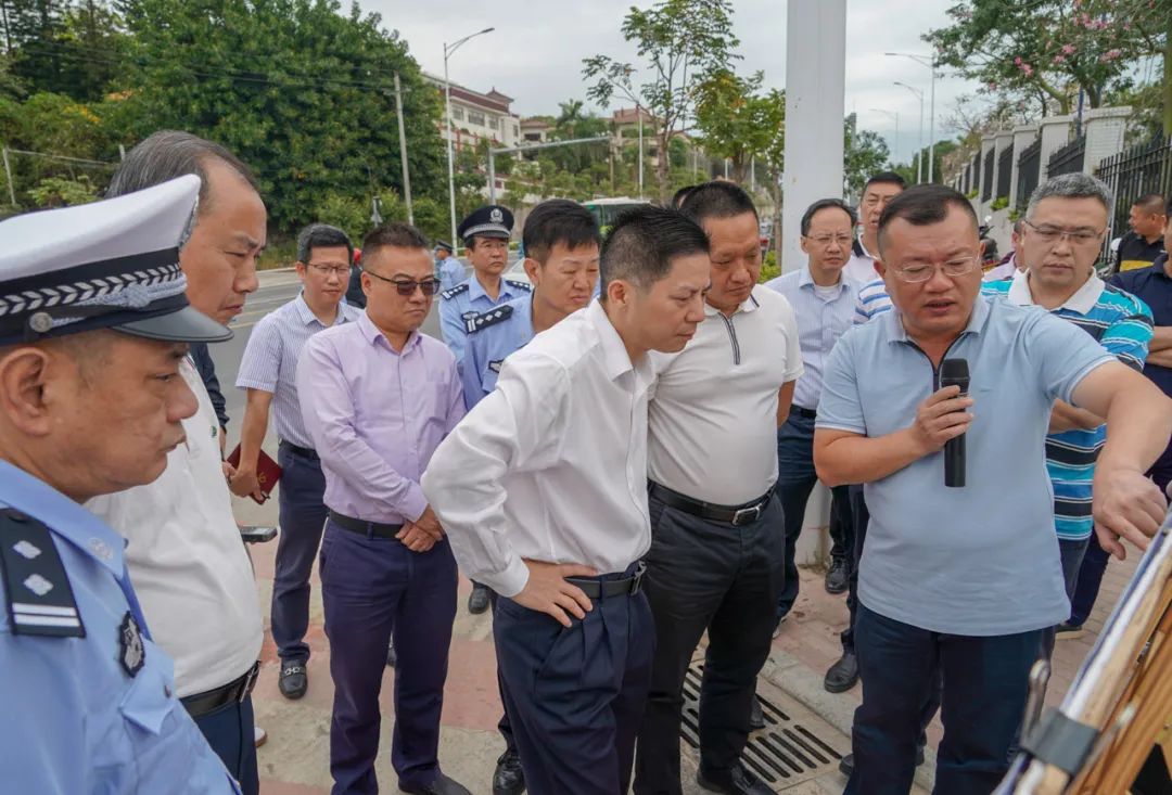 濠江区领导召开交通秩序整治现场会"把脉开方"!
