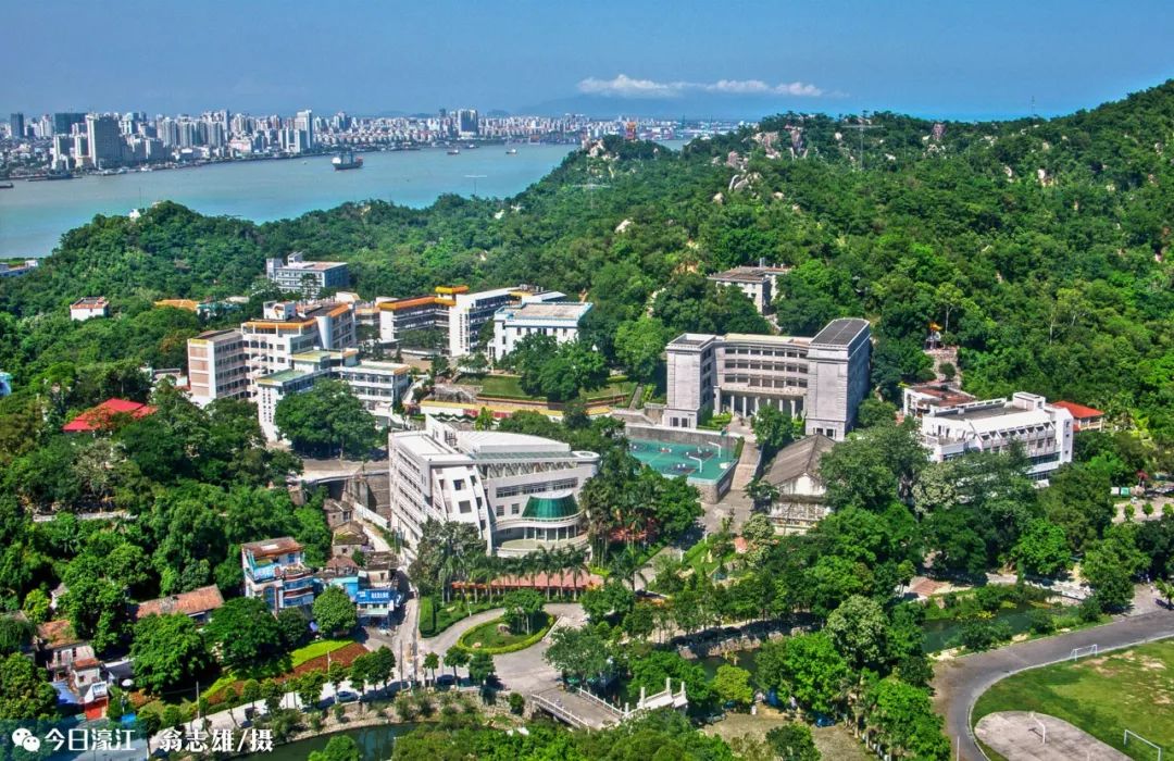 鸟瞰百年学府金山中学,游天坛花园,潮博中心▌礐石风景区据《汕头交通