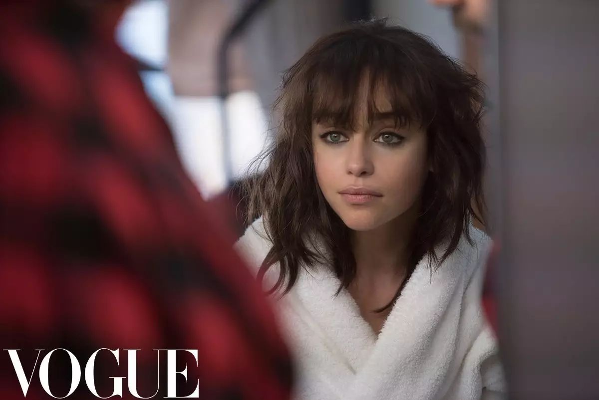 【VOGUEfilm】“龙母”Emilia Clarke:七年了,剧组还欠我几条龙