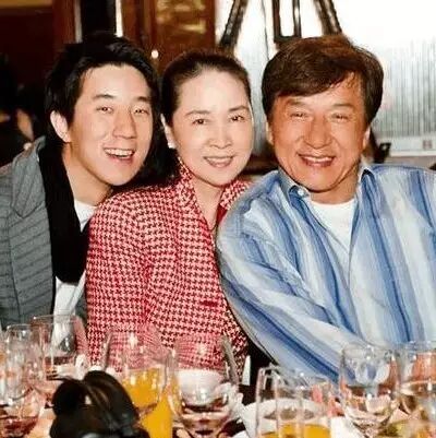 房祖名复出当导演,看到女主名字网友不淡定了,有这样的老爹就是不一样!