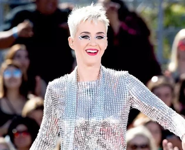 Katy Perry 成为第一位推特上拥有破亿粉丝数的用户!