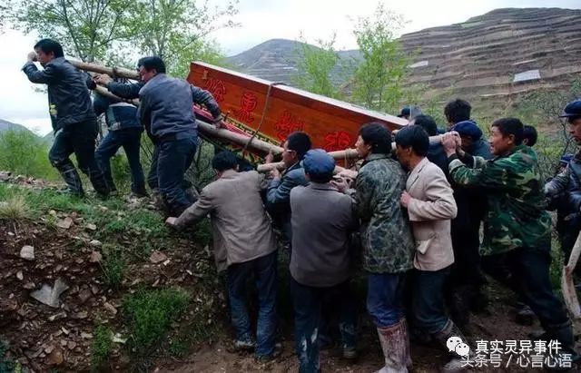 梦见有人抬着棺材出殡_抬棺材出殡梦见人有鬼_抬棺材出殡梦见人有什么预兆