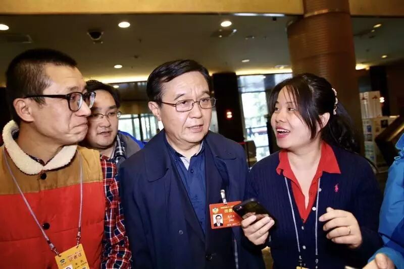 （全国政协委员、商务部原部长高虎城，车亮摄）