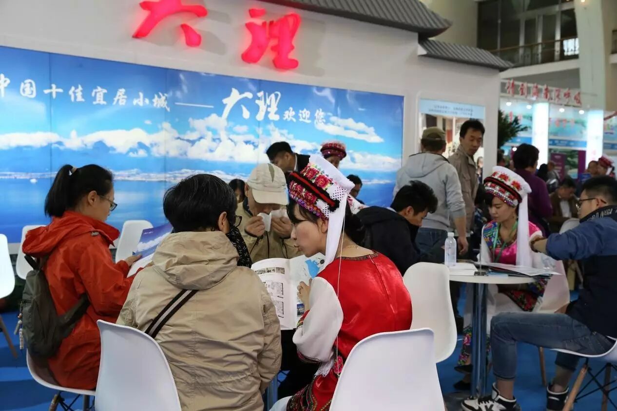 北京楼市调控难阻购房热情  看房者北展排长队