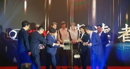 《朗读者》所有配乐 董卿首次担任制作人，潜心一年打磨的《朗读者》带来了什么？